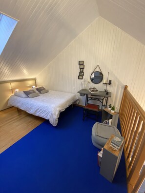 2 slaapkamers, een strijkplank/strijkijzer, gratis wifi, beddengoed