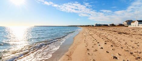 Una spiaggia nelle vicinanze