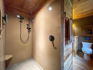 Bathtub, hair dryer - Round Lake Retreat for All Seasons (Park Falls)