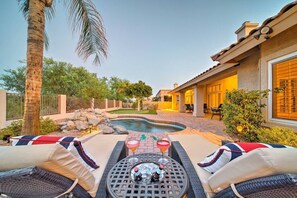 Outdoor dining - Ahwatukee Foothills with Pool & Golf Course Views (Phoenix)