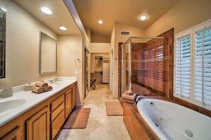 Combined shower/bathtub, jetted bath, hair dryer, towels
