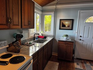 Fridge, microwave, oven, stovetop - Sandy waterfront near Traverse City on High Lake dock, kayak, firepit! Dog ok (Traverse City)