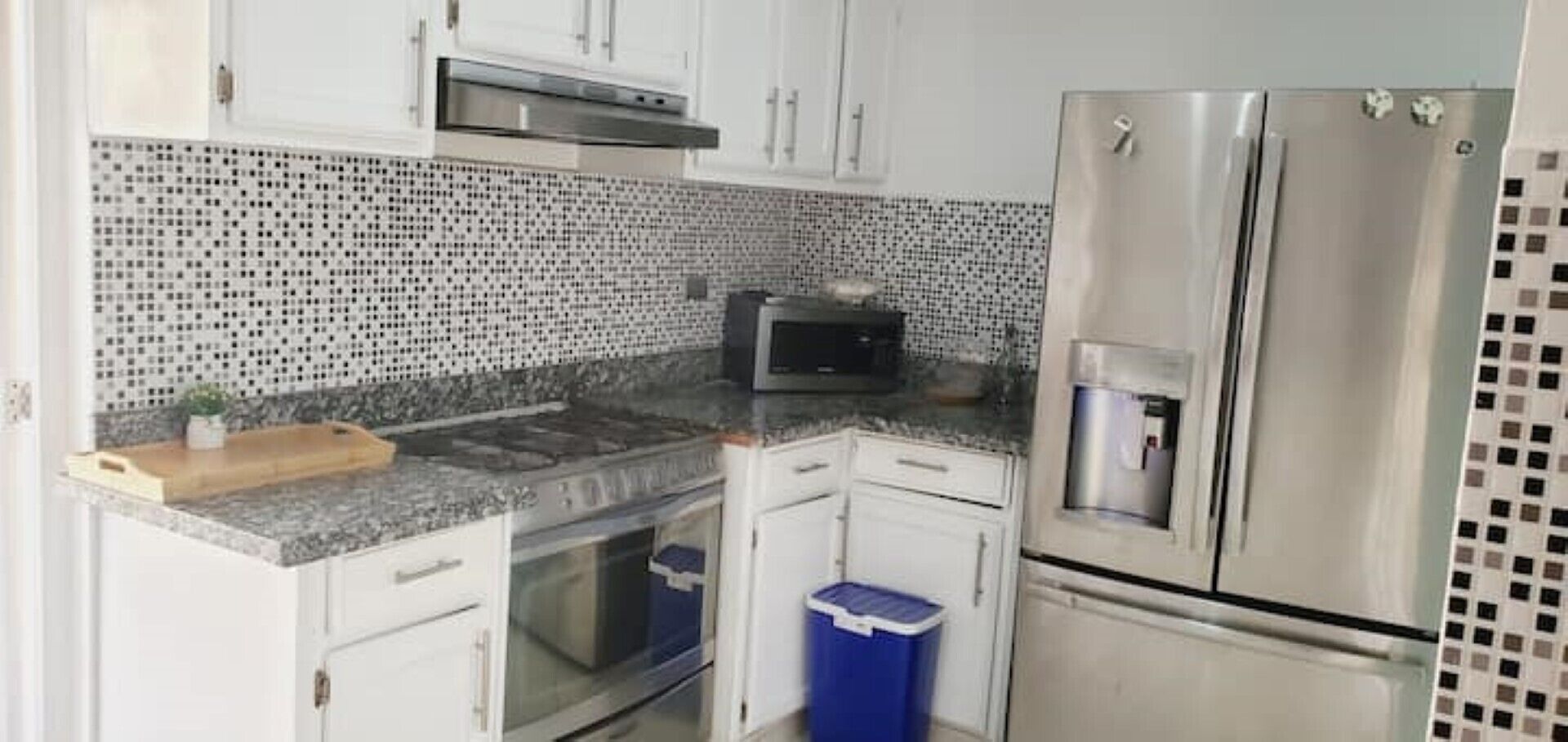 Een koelkast, een oven, een kookplaat