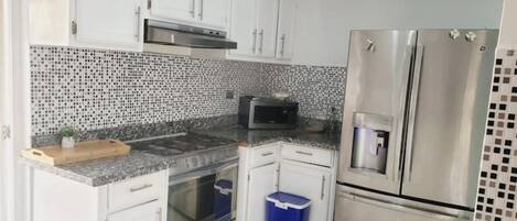 Fridge, oven, stovetop