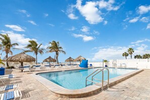A heated pool - John’s Pass Views & Spacious 2BD Condo (Madeira Beach)