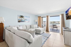Smart TV - Top Floor at Johns Pass | BP #502 (Madeira Beach)