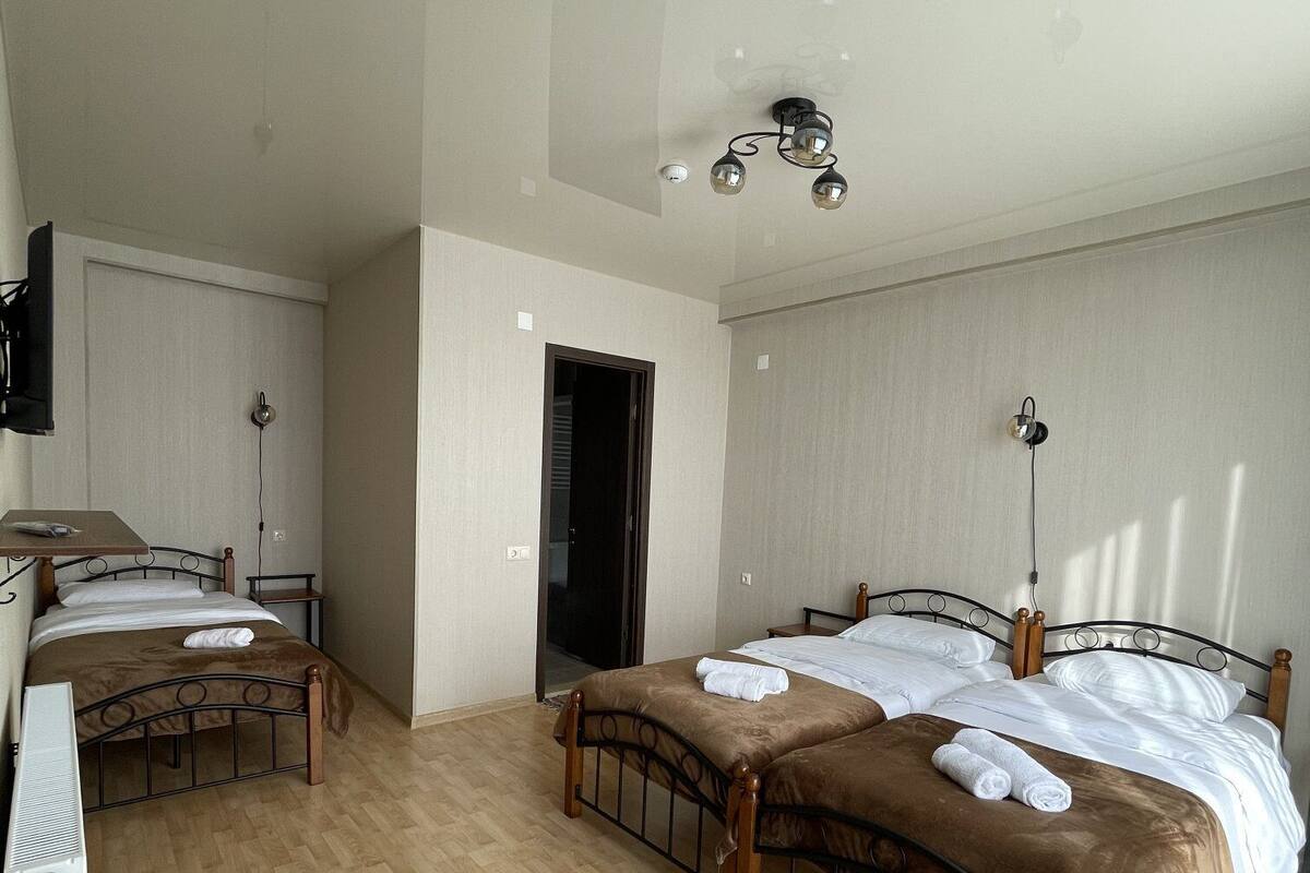 Chambre triple Standard | Système d’insonorisation, accès au Wi-Fi (inclus), literie fournie