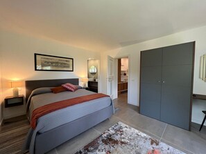 5 soverom, strykejern/-brett, reiseseng for barn og wi-fi (inkludert)