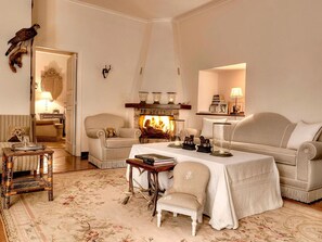 Televisión, chimenea