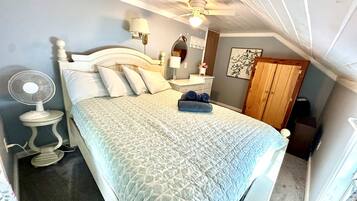 5 bedrooms, desk, iron/ironing board, travel crib