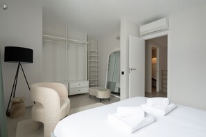 1 habitación, tabla de planchar con plancha, wifi gratis y ropa de cama 