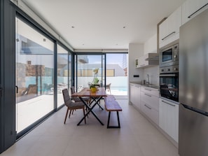 Frigorifero, microonde, forno, lavastoviglie