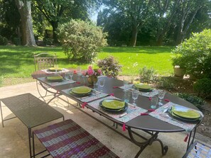 屋外ダイニングエリア