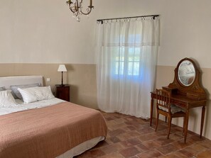 9 bedrooms, desk, iron/ironing board, travel cot