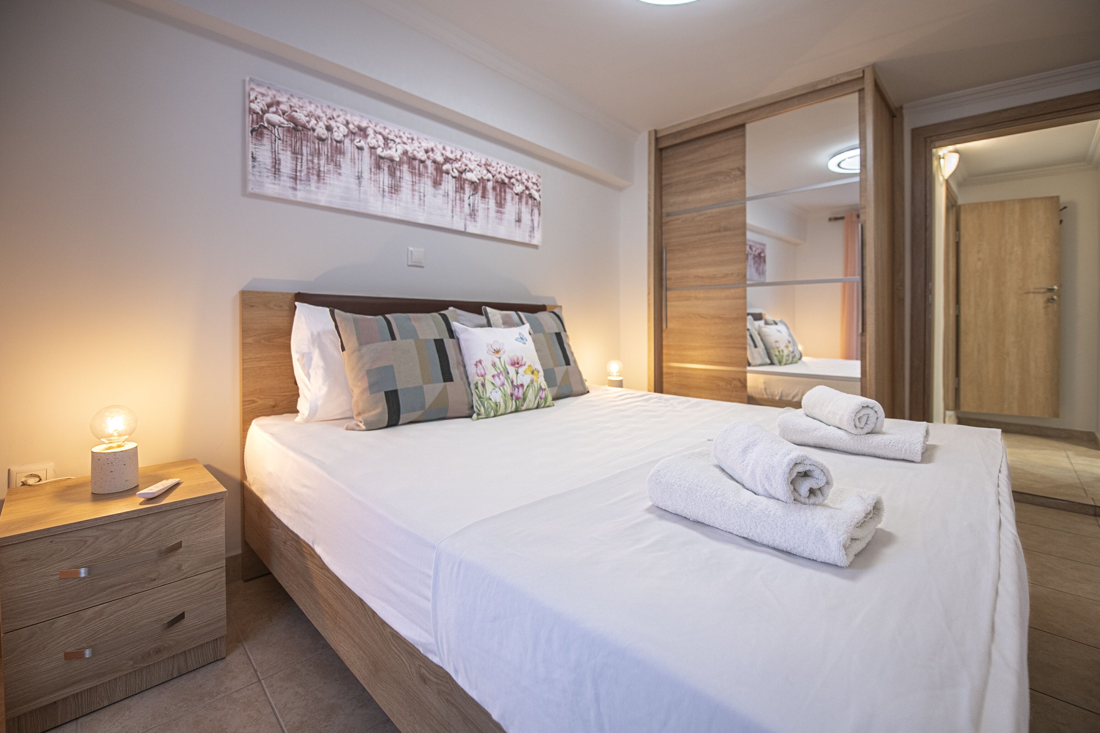 1 habitación, tabla de planchar con plancha, wifi y ropa de cama 