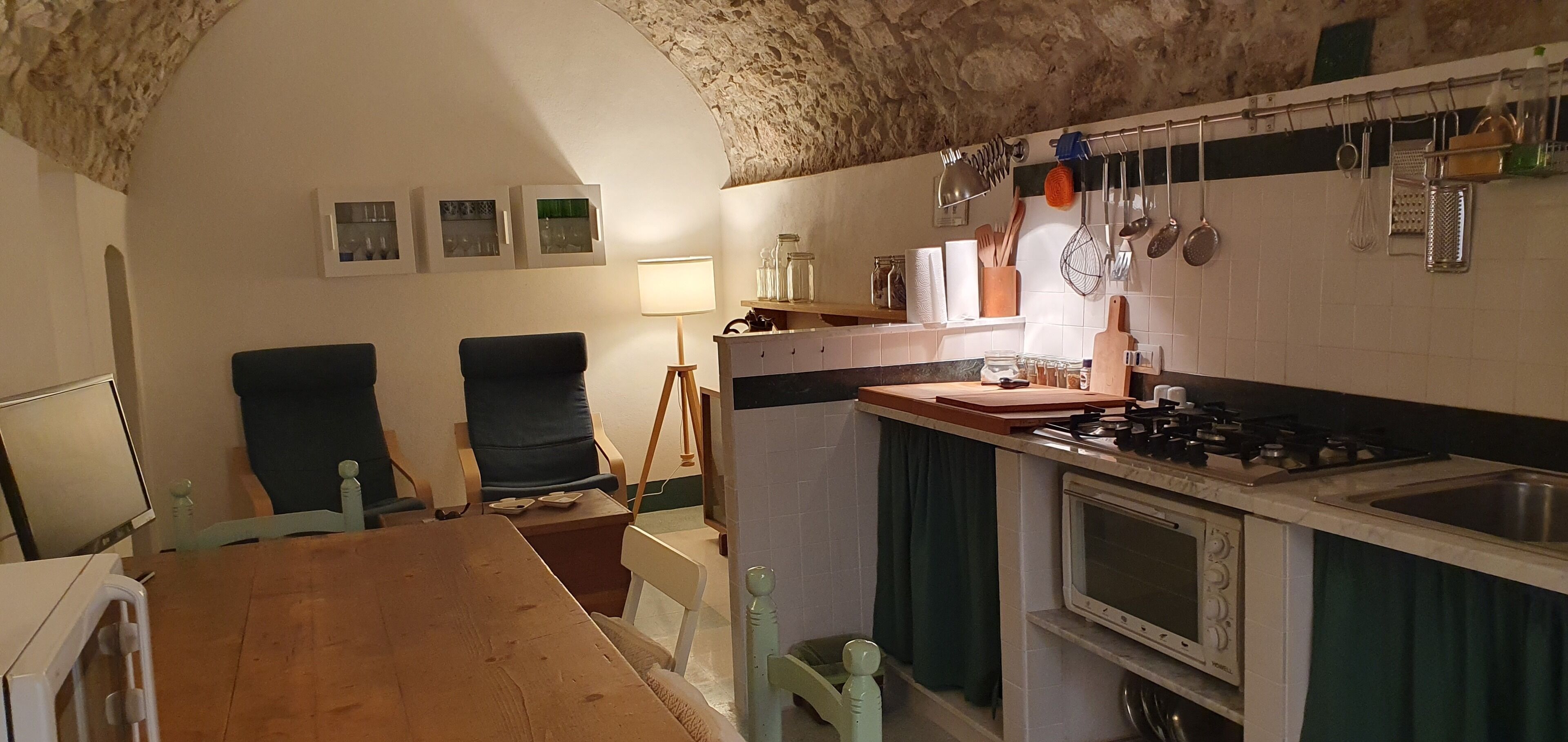 Frigorifero, microonde, forno, piano cottura