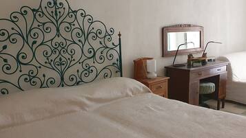 2 camere, una scrivania, ferro/asse da stiro, culla da viaggio