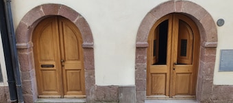 Casa indipendente con ampio terrazzo attrezzato, animali domestici benvenuti