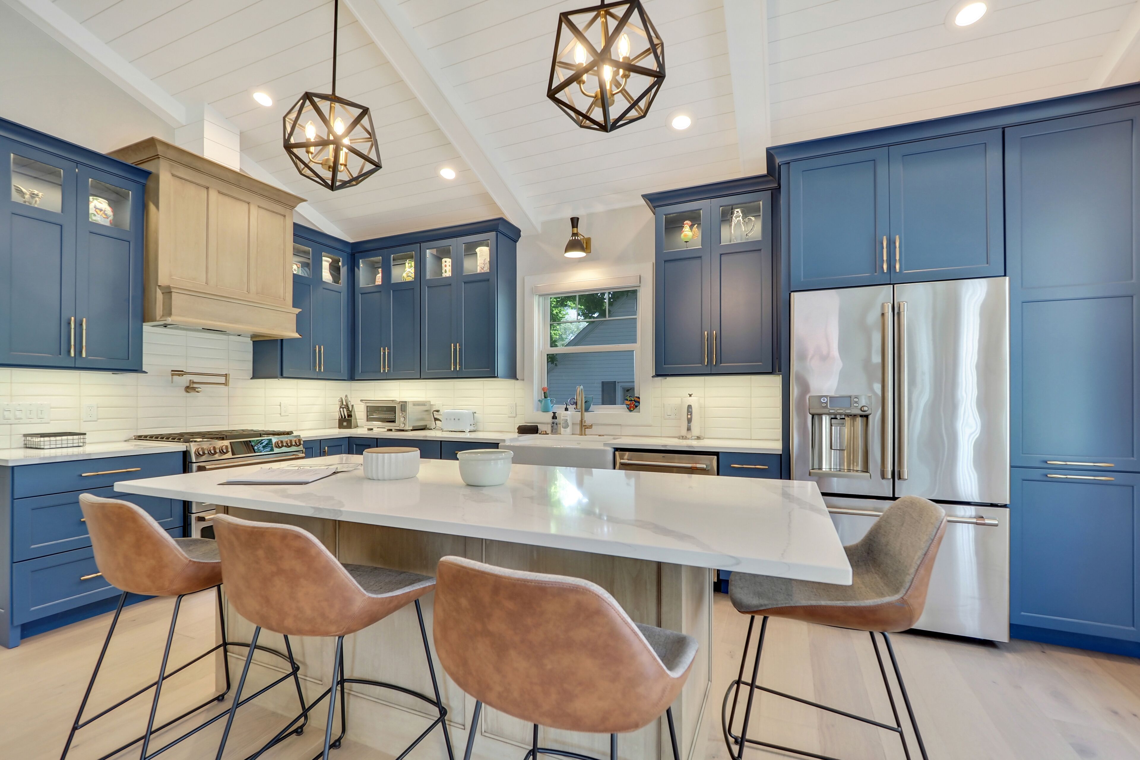 Remodeled | Walking Distance to Downtown | Hot Tub | Sleep 8