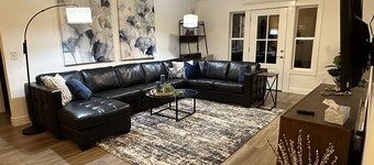 Work/Play at this Peaceful Retreat: 10 min.to SBU & 20 min to Stockton Lake