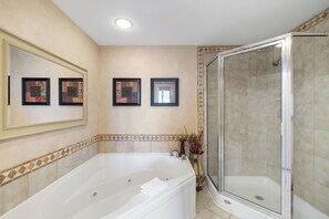 Ensemble douche/baignoire, baignoire à jets, serviettes fournies