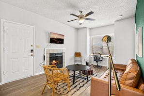 Smart TV, fireplace