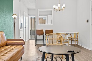 Smart TV, fireplace - Cozy BoHo 2bd Apartment | Cedar Park/North Austin (Austin)