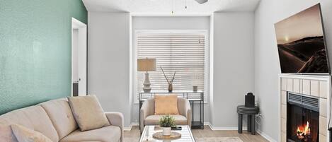 Smart TV, fireplace