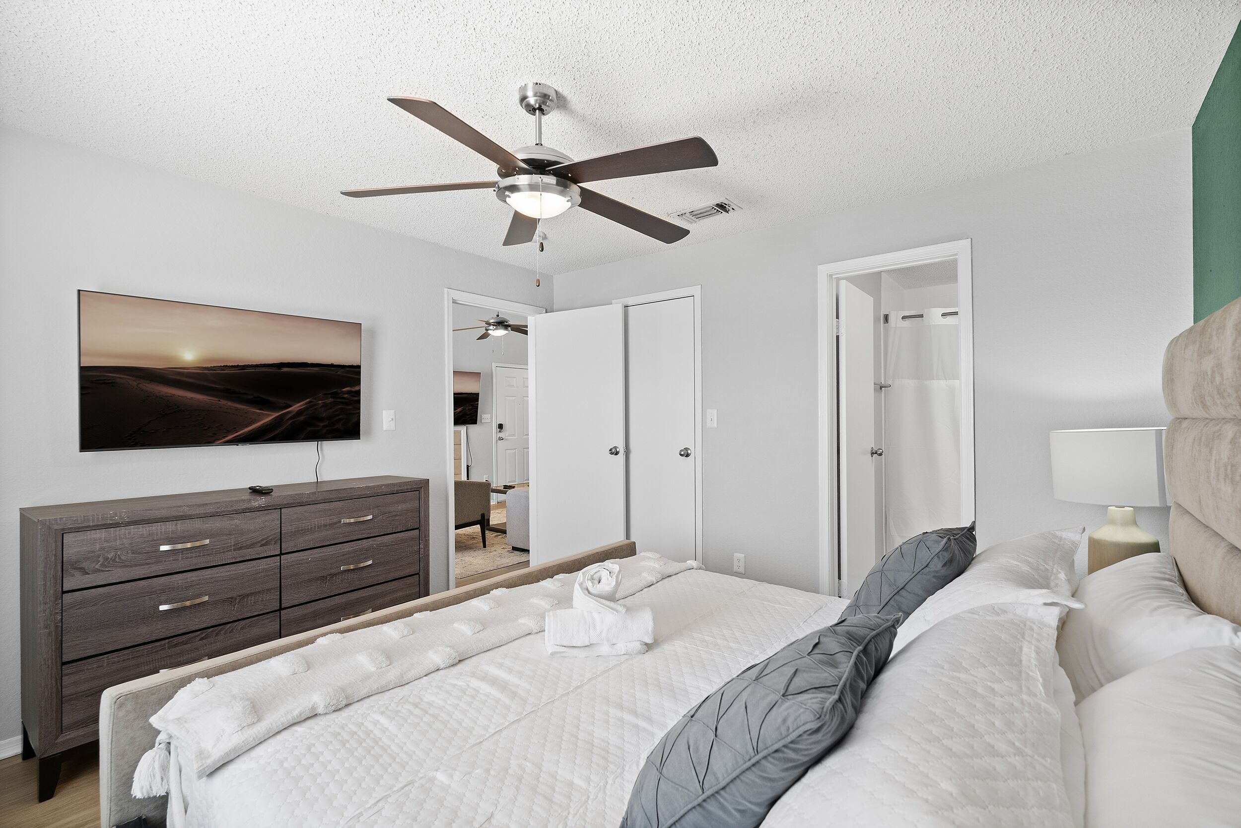 2 bedrooms, iron/ironing board, WiFi (free), bed sheets