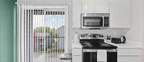 Frigorífic, microones, forn i placa de cuina