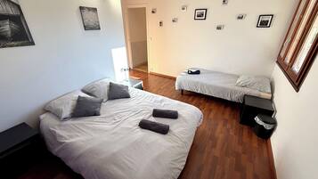 Individually furnished, desk, laptop workspace, free WiFi