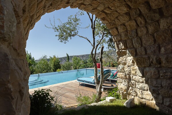 Sundeck - Arnaoon Village (Batroun)