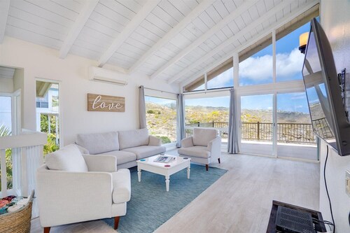 Stunning Home w/Ocean-Mountain Views in East Oahu Serene Family Vacation