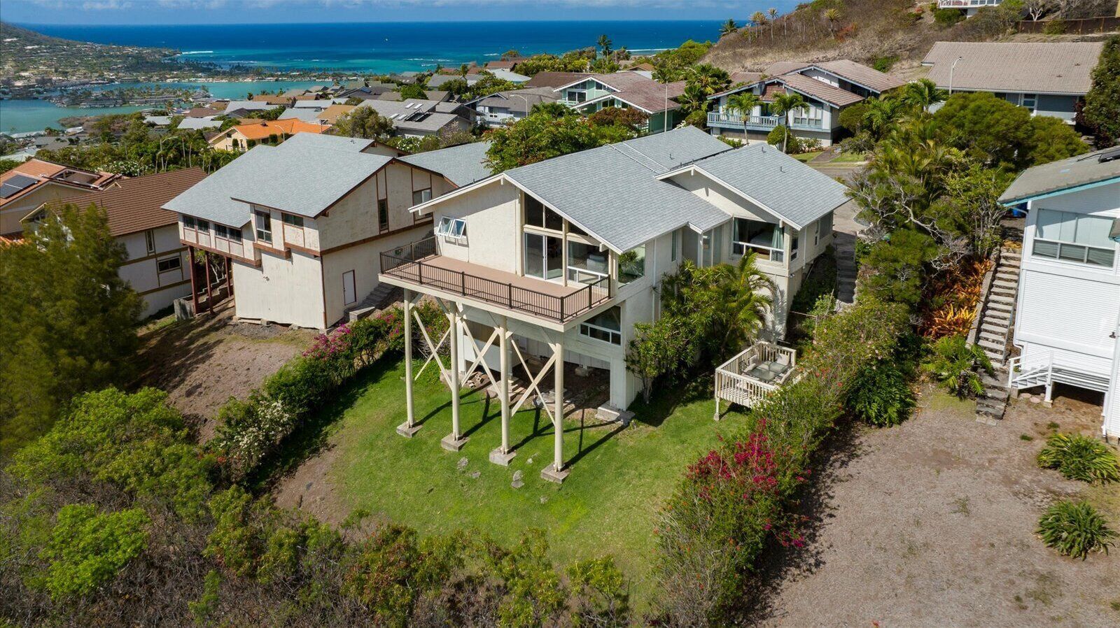 Stunning Home w/Ocean-Mountain Views in East Oahu Serene Family Vacation