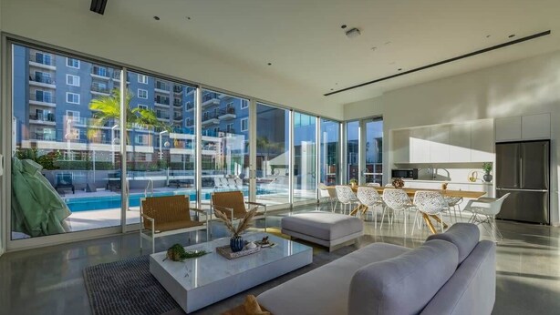 Smart TV, offices - @ Marbella Lane - Sleek Corner | Ocean View (Long Beach)
