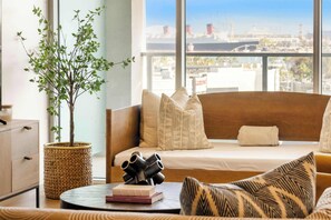 1 bedroom, desk, iron/ironing board, free WiFi - @ Marbella Lane - Panoramic Delight Dream Escape! (Long Beach)