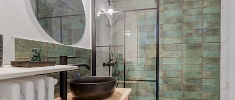 Executive Apartment | Bathroom | Towels