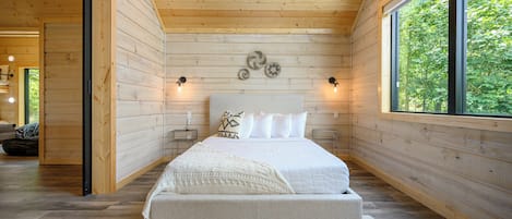 6 bedrooms, free WiFi, bed sheets, wheelchair access