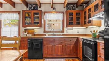 Nhà, 3 phòng ngủ | Bếp riêng | Tủ lạnh, lò nướng, dụng cụ pha cà phê/trà