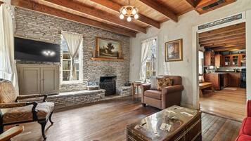 House, 3 Bedrooms | Living area | Smart TV