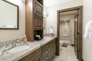Townhome, 3 Bedrooms | Bathroom | Towels, shampoo - Vail Point 29 3 Bedroom Townhouse by RedAwning (Vail)
