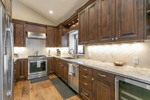 Stadtwohnung, 3 Schlafzimmer | Eigene Küche | Kühlschrank, Ofen, Wasserkocher mit Kaffee-/Teezubehör, Toaster