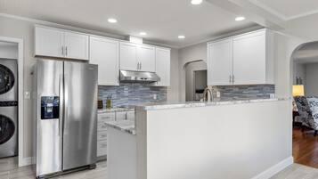 House, 2 Bedrooms | Dapur peribadi | Peti sejuk, ketuhar, pembancuh kopi/teh, pembakar roti