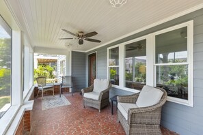 Terrace/patio - The Gray Whale Cottage 2 Bedroom Home by RedAwning (Beaufort)
