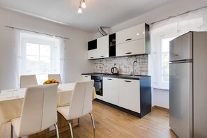 Fridge, microwave, oven, dishwasher