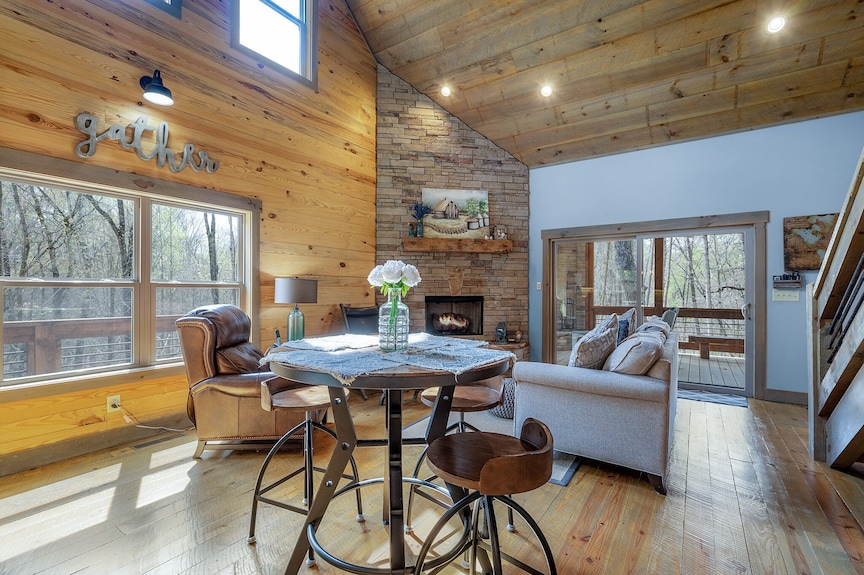 Rustic Elegance, Gated Community With Its Own Private Riverside Park. - Blue Ridge, GA