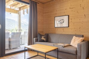TV - Apartment with sauna & whirlpool (Haus im Ennstal)
