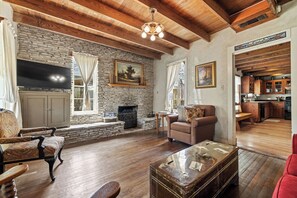 TV, fireplace