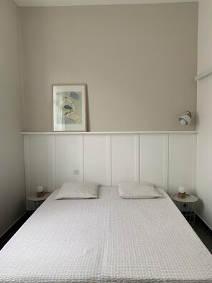 4 slaapkamers, een strijkplank/strijkijzer, wifi