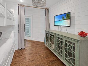 5 habitaciones, tabla de planchar con plancha, wifi y ropa de cama